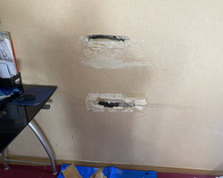 壁穴補修の作業前状況